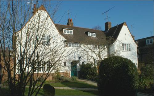 06 Hurst Close